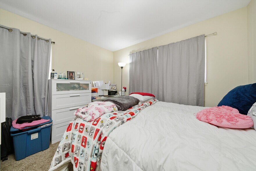 More Photos Of 630 Westmoreland Dr, Vernon Hills Apartments For Sale