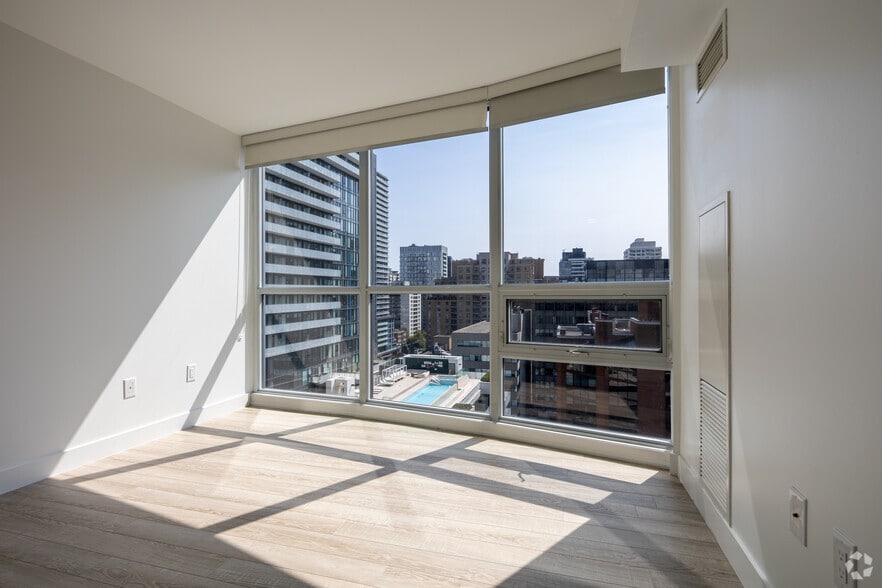 More Photos Of 150 Roehampton Ave, Toronto Apartments For Sale