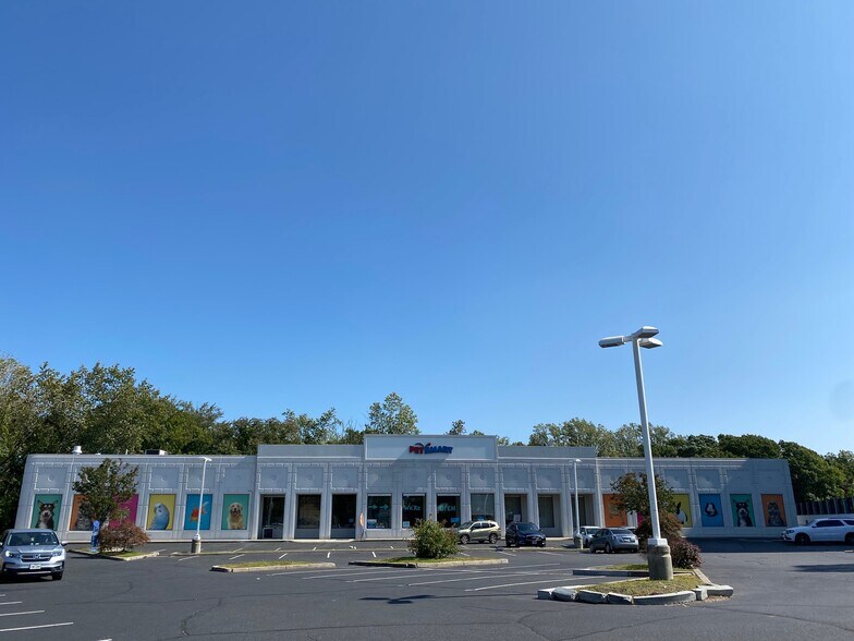 More Photos Of 525 Connecticut Ave, Norwalk Freestanding For Sale