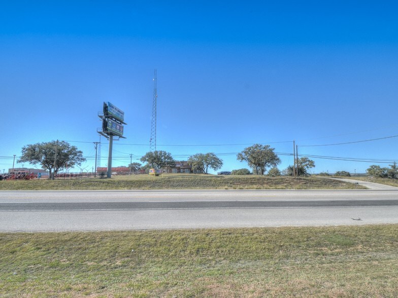 More Photos Of 5526 N US Highway 281, Marble Falls Office For Sale