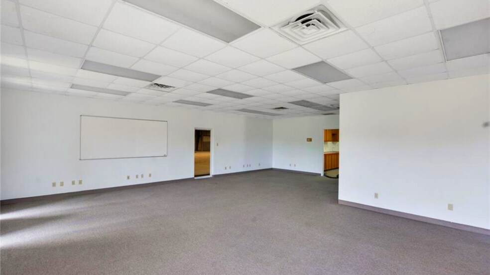 More Photos Of 4146 W US Highway 79, Rockdale Warehouse For Sale