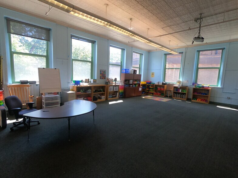 More Photos Of 260 Edmund Ave, Saint Paul Schools For Lease