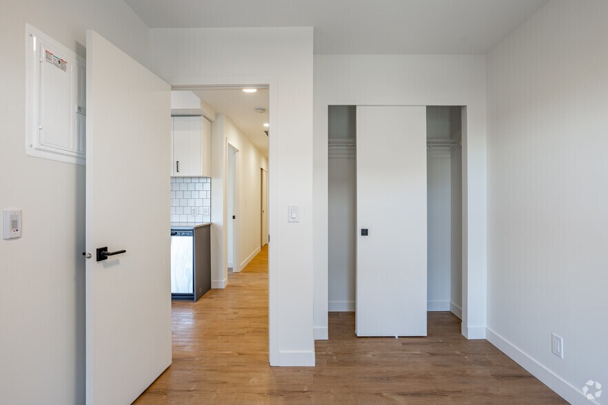 More Photos Of 12322 102 Av NW, Edmonton Apartments For Lease
