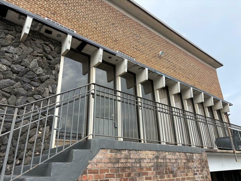 More Photos Of 8300 Merrifield Ave, Fairfax Flex For Lease