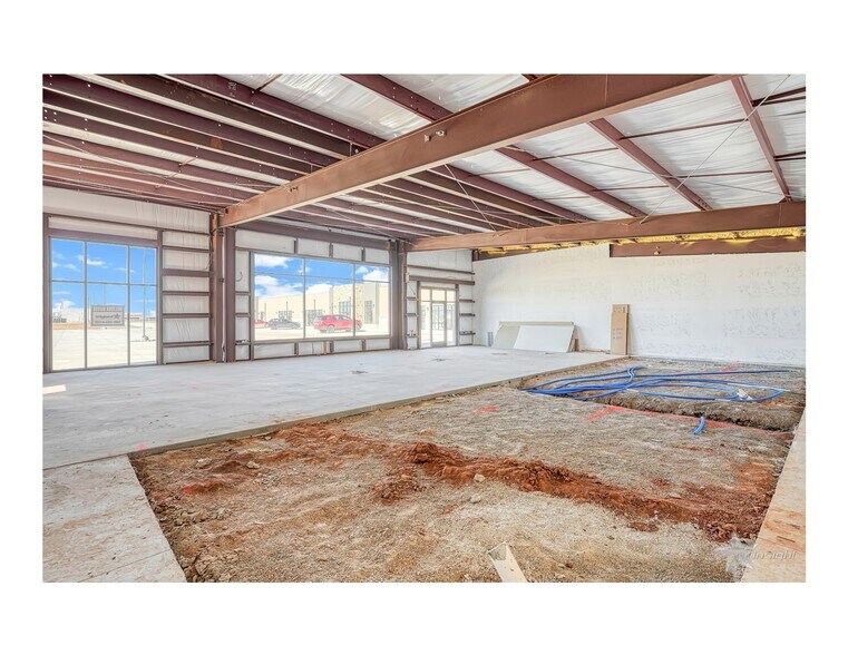 More Photos Of 13002-13070 Commerce St., Elgin Storefront Retail Office For Lease