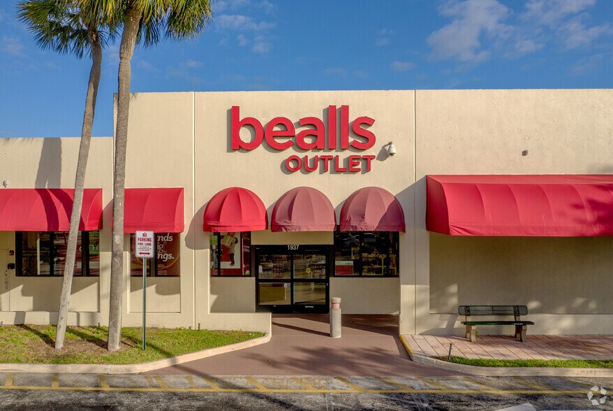 More Photos Of 1809-1951 N Pine Island Rd, Plantation General Retail For Lease