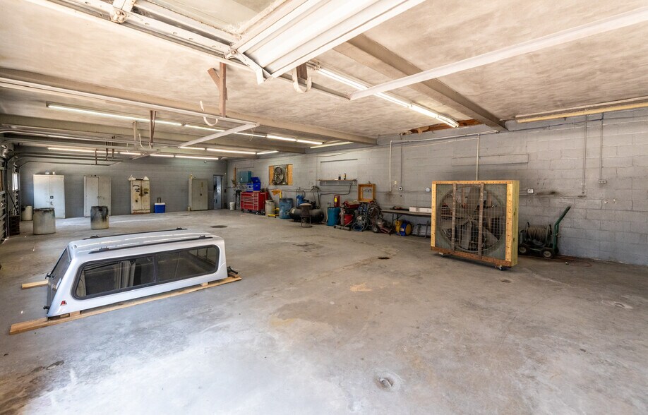 More Photos Of 447 Ossie Davis Pky, Waycross Auto Dealership For Sale