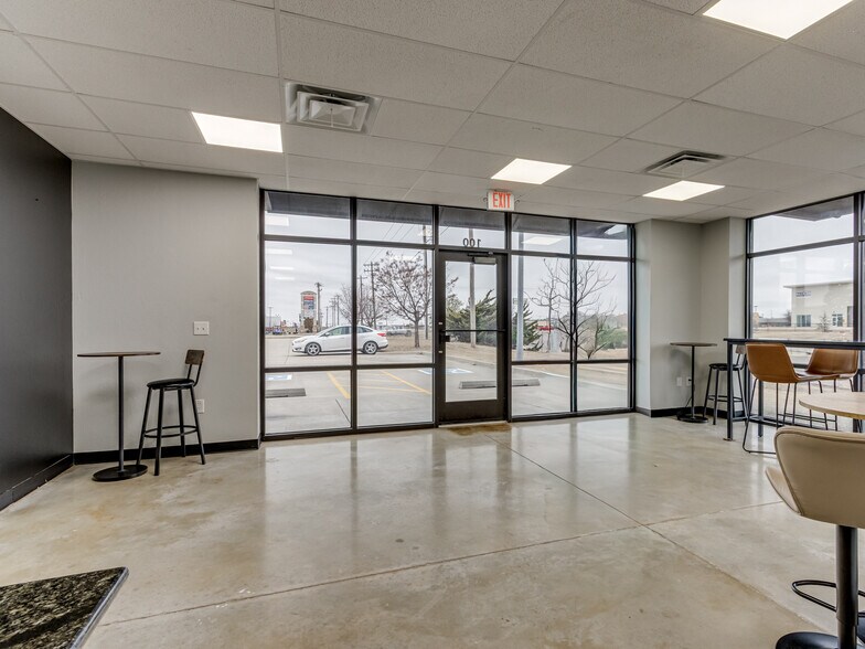 More Photos Of 120 SE 19th St, Moore Storefront For Lease
