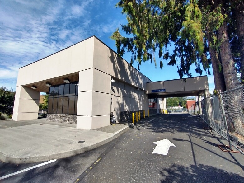 More Photos Of 1503 Riverside Dr, Mount Vernon Bank For Sale