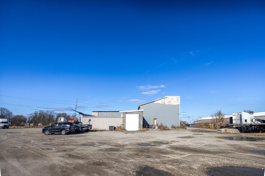 More Photos Of 406 N Union St, Dwight Truck Terminal For Lease