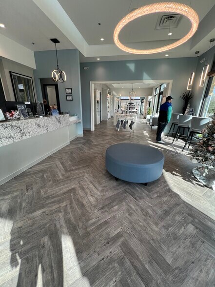 More Photos Of 1624 W Main St, Franklin Storefront Retail Office For Sale