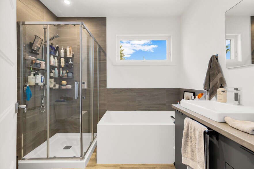 More Photos Of 1603-1607 Rue Godin, Longueuil Apartments For Sale