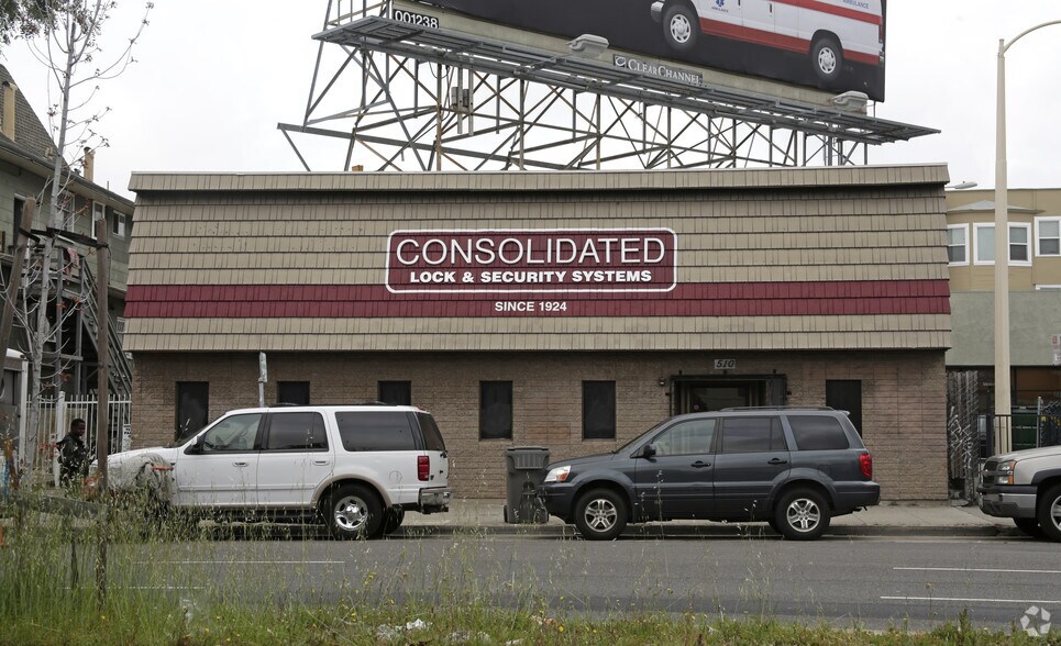 More Photos Of 508-510 W MacArthur Blvd, Oakland Showroom For Sale