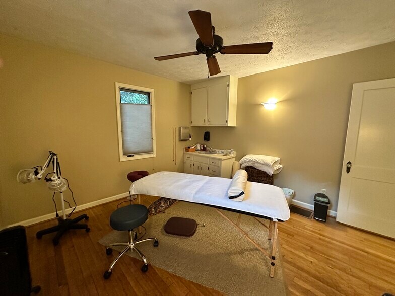 More Photos Of 2080 Prince Ave, Athens Medical For Lease