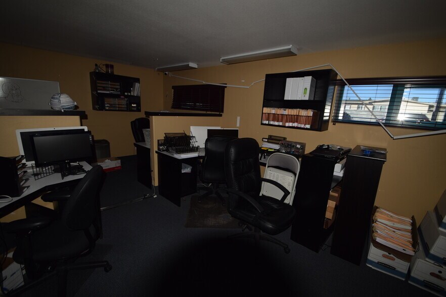 More Photos Of 320 S Jones Blvd, Las Vegas Office For Sale