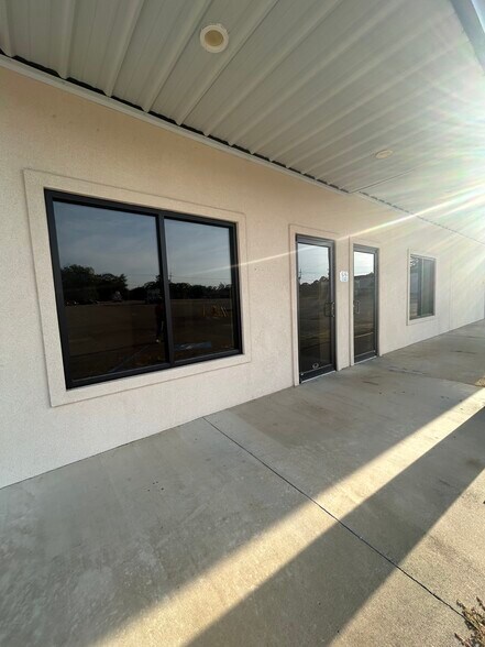 Primary Photo Of 639 E Madison Ave, Bastrop Office For Lease
