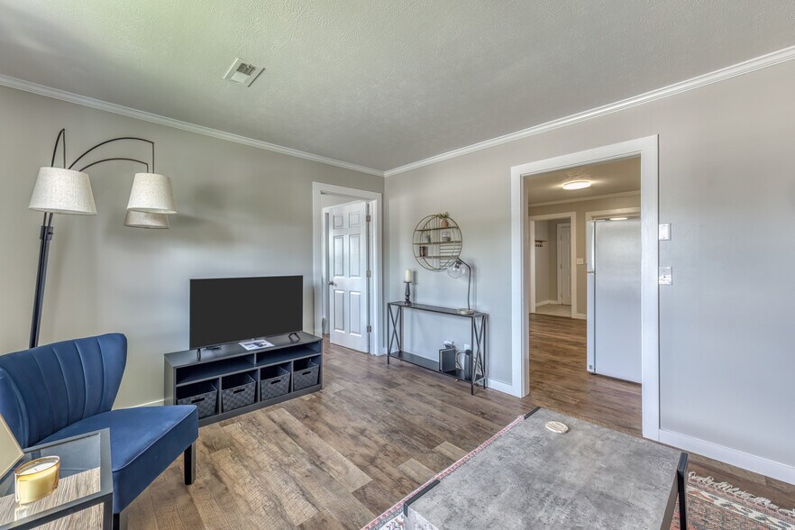 Primary Photo Of 1300 Holyoke St, Kingsport Apartments For Sale