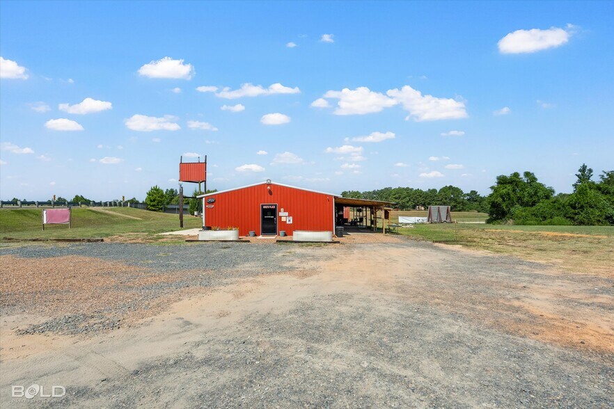 More Photos Of 7318 Ida State Line rd, Ida Bar For Sale