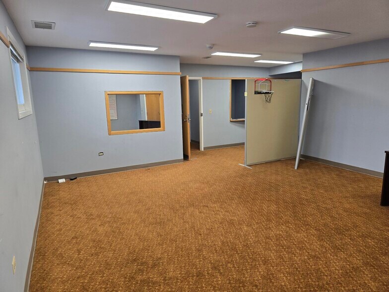 More Photos Of 6420 N California Ave, Chicago Medical For Lease