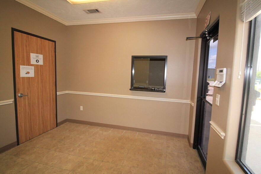 More Photos Of 15811 Tuckerton Rd, Houston Warehouse For Sale