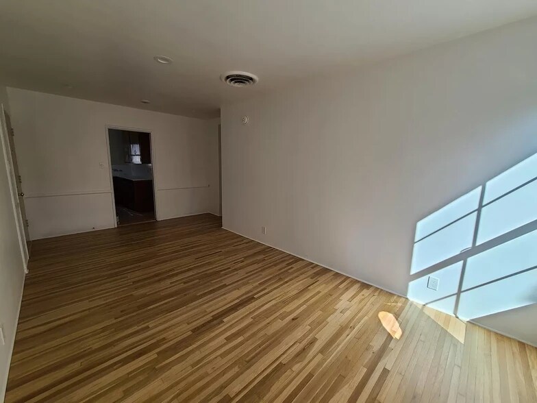 More Photos Of 5846-5852 1/2 Woodman Ave, Van Nuys Apartments For Sale