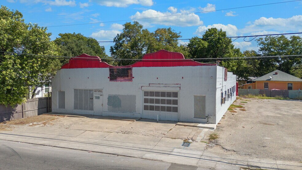 More Photos Of 1812 S Presa St, San Antonio Freestanding For Sale