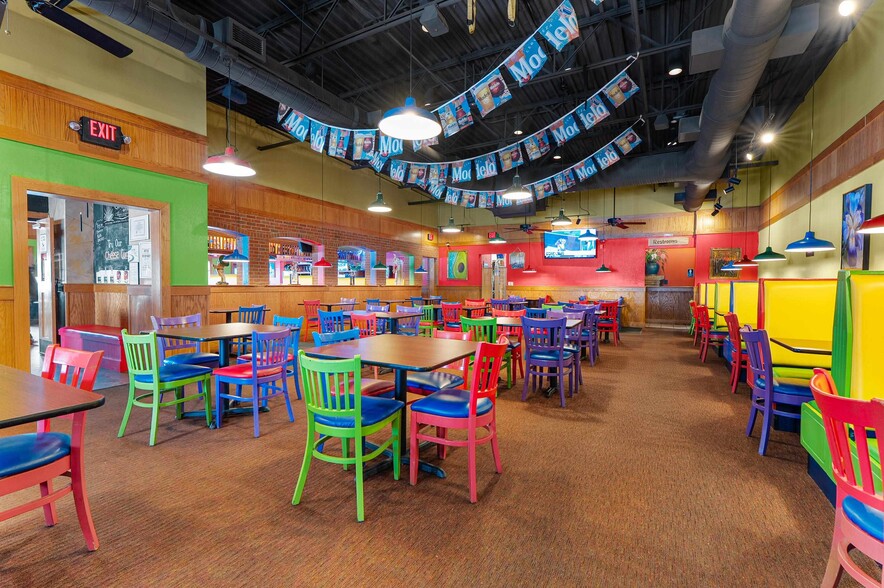 More Photos Of 850 Kepler Dr, Green Bay Restaurant For Sale