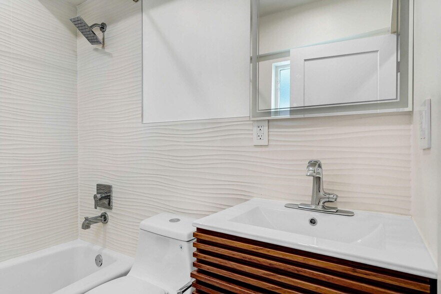 More Photos Of 6626 Darby Ave, Reseda Apartments For Sale