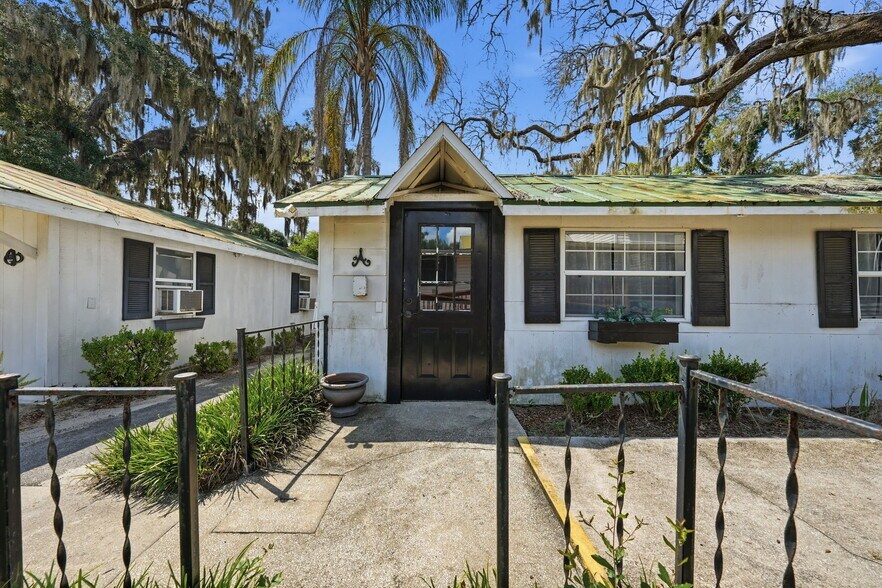 More Photos Of 605 S Main Ave, Minneola Storefront Retail Residential For Sale