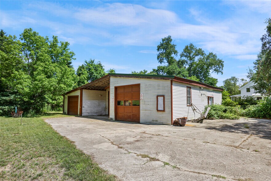 More Photos Of 2010-2012 Clayton Mill Rd, Mill River Specialty For Sale