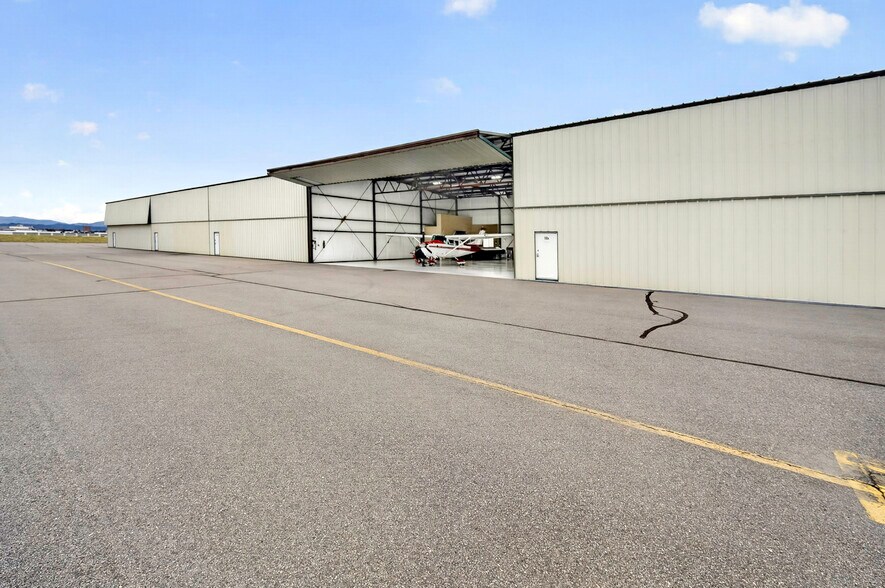More Photos Of 7161 S Peoria St, Englewood Airplane Hangar For Sale