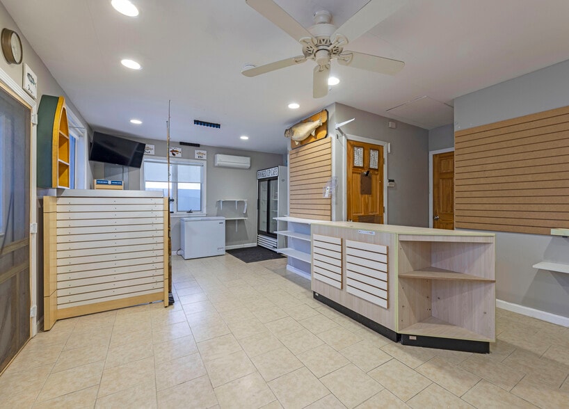 More Photos Of 36 Bay Ave, Warwick Specialty For Sale