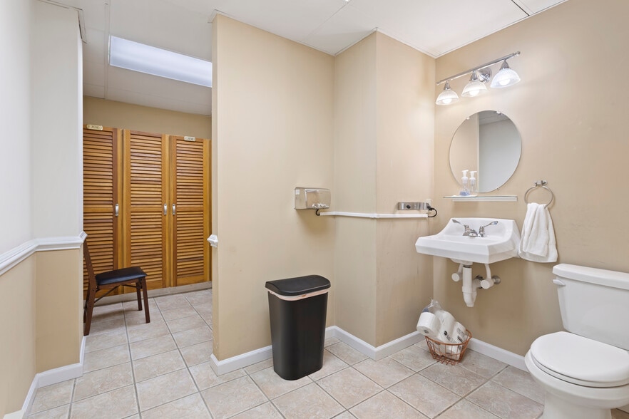 More Photos Of 101 N Providence Rd, Wallingford Office For Sale