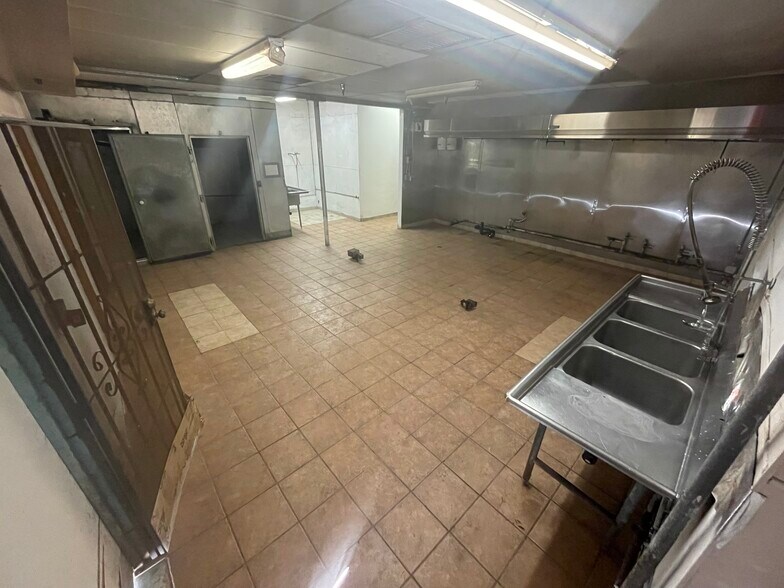 More Photos Of 1280 S Kihei Rd, Kihei General Retail For Lease