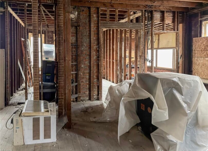 More Photos Of 8301 Lake Ave, Cleveland Flex For Sale