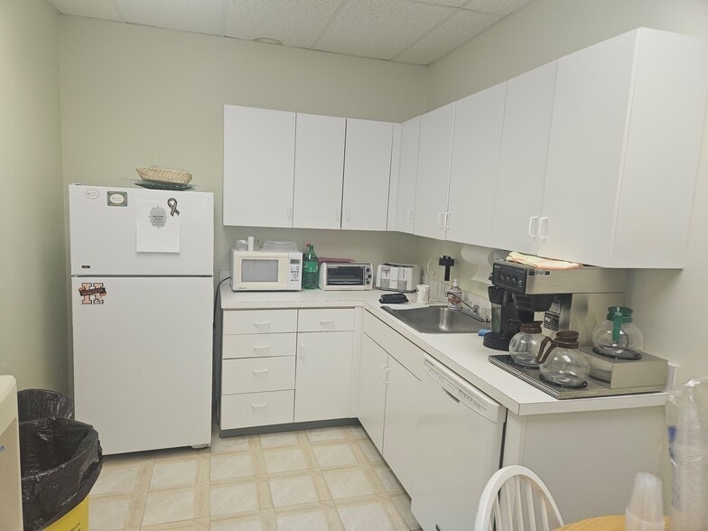 More Photos Of 2273 NJ-33, Hamilton Township Medical For Sale