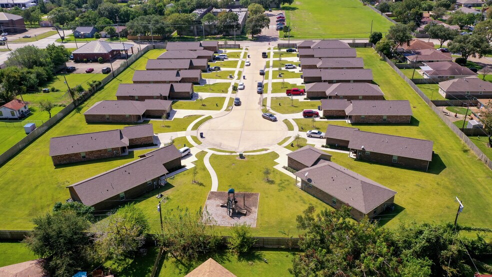 More Photos Of 2401 - 2430 14th Ave N, Texas City Apartments For Sale