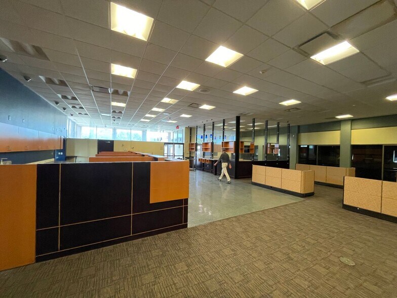 More Photos Of 9300 Blue Ridge Blvd, Kansas City Bank For Sale