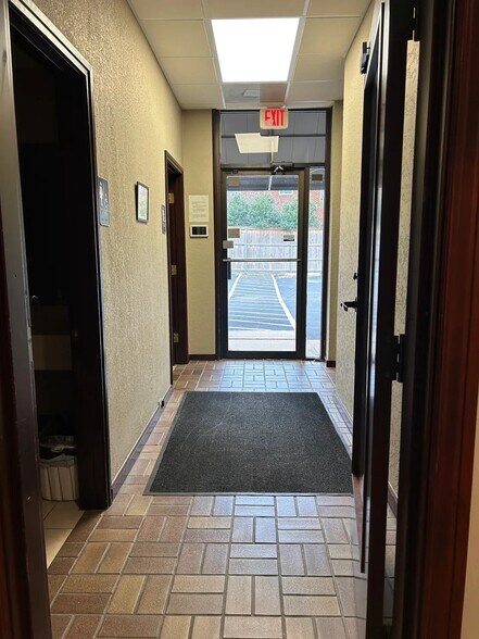 More Photos Of 3829 N Classen Blvd, Oklahoma City Office For Lease