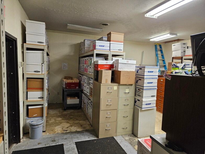 More Photos Of 10855 Indeco Dr, Cincinnati Office For Sale