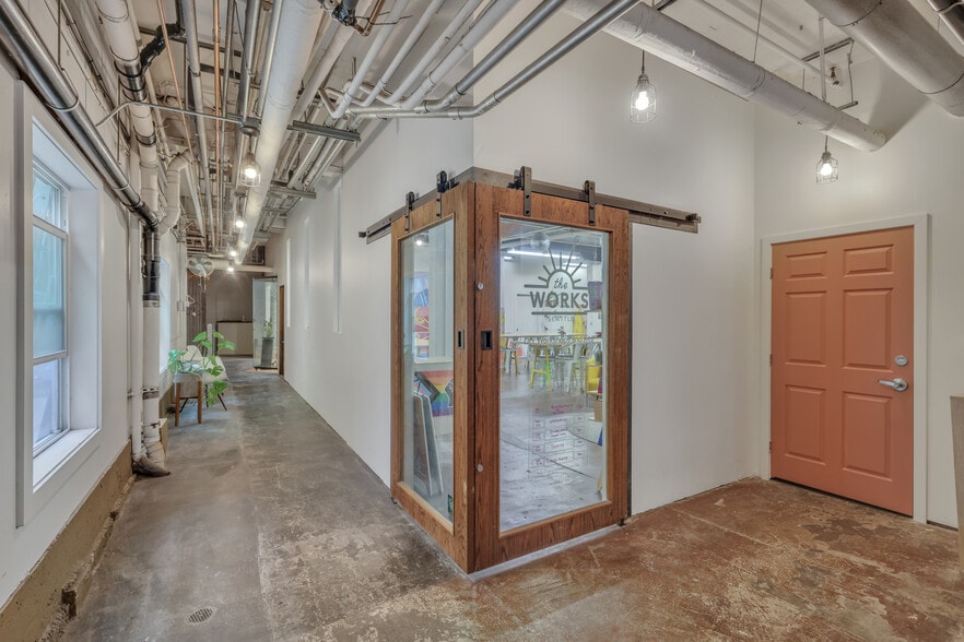 More Photos Of 3516 Fremont Pl N, Seattle General Retail For Lease