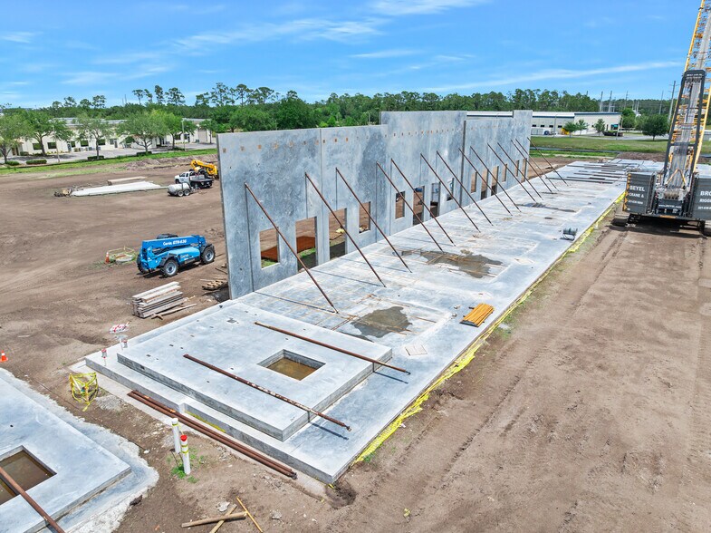 More Photos Of 2399 Mason Ave, Daytona Beach Industrial For Lease