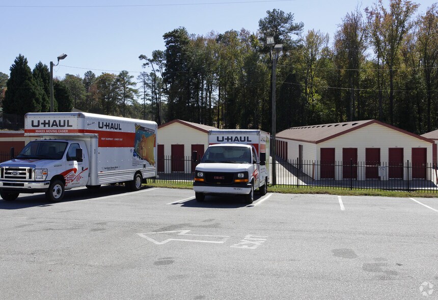 More Photos Of 5770 Fairburn Rd, Douglasville Self Storage For Lease