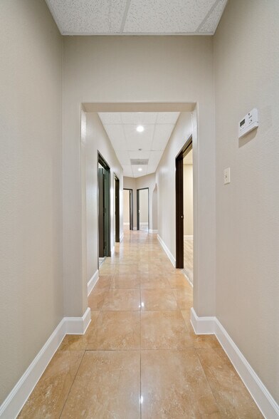 More Photos Of 8627 Cinnamon Creek Dr, San Antonio Office For Sale