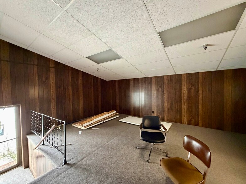 More Photos Of 4030 Gill Ave, Hampstead Research And Development For Sale