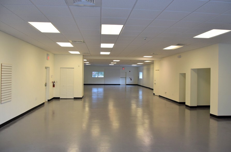 More Photos Of 800 W Indiantown Rd, Jupiter Storefront Retail Office For Sale