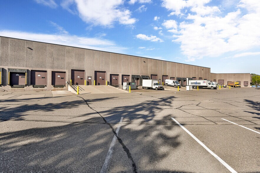 More Photos Of 5500-5534 Lakeland Ave, Crystal Warehouse For Lease