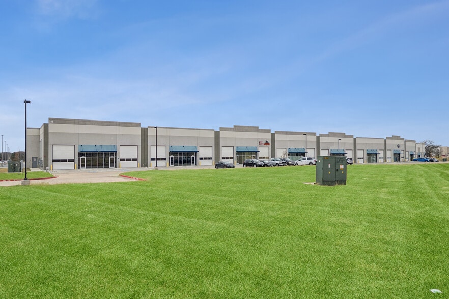 More Photos Of 550 W Round Grove Rd, Lewisville Showroom For Lease