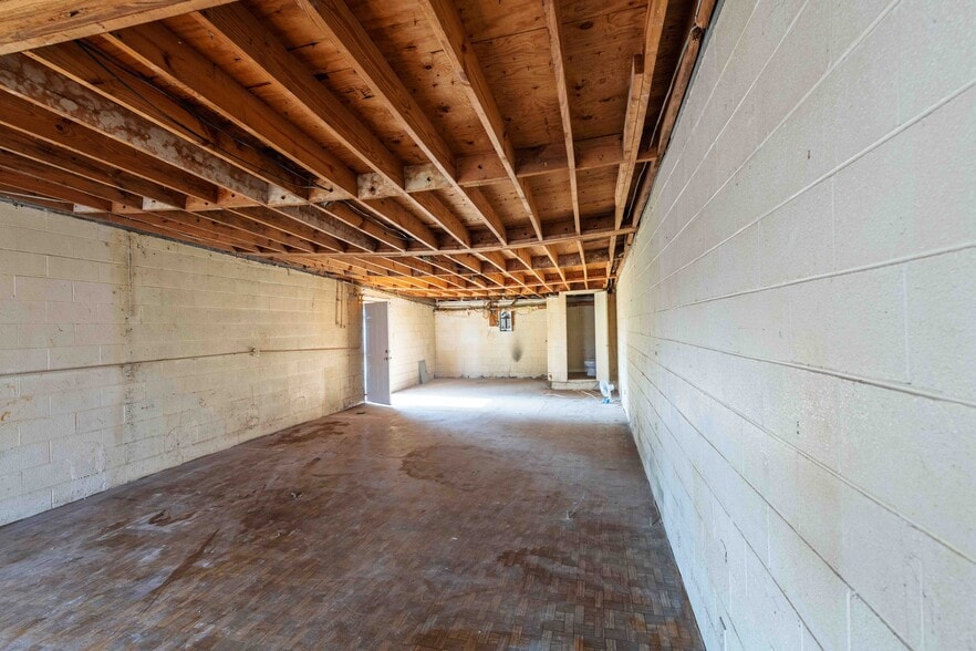 More Photos Of 8 2nd St, Aragon Apartments For Sale