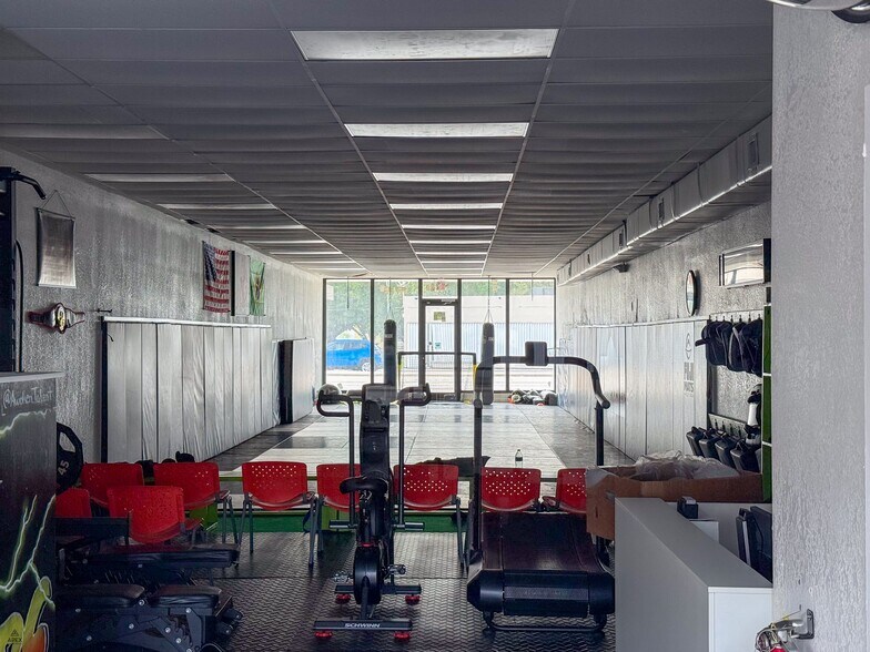 More Photos Of 300 W Hallandale Beach Blvd, Hallandale Beach Storefront Retail Office For Lease